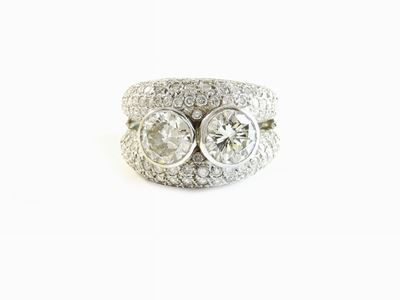 Anello a Doppia Fascia in Oro Bianco con Diamanti