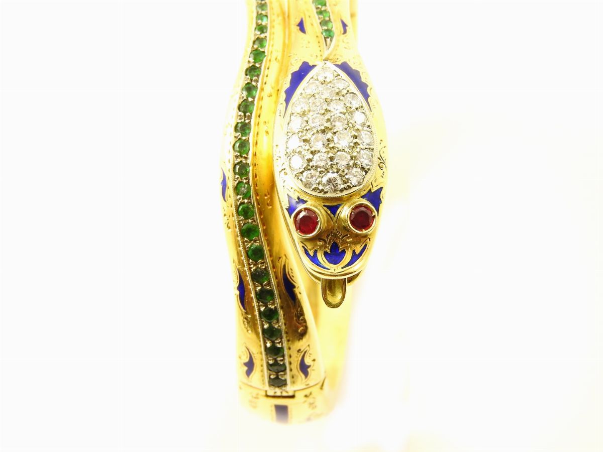 Bracciale Animalier Rigido in Oro Giallo, Smalti Policromi, Diamanti e Smeraldi