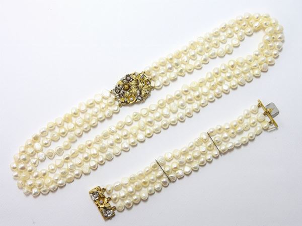 Parure of fresh water baroque shaped pearls necklace and three strands bracelet