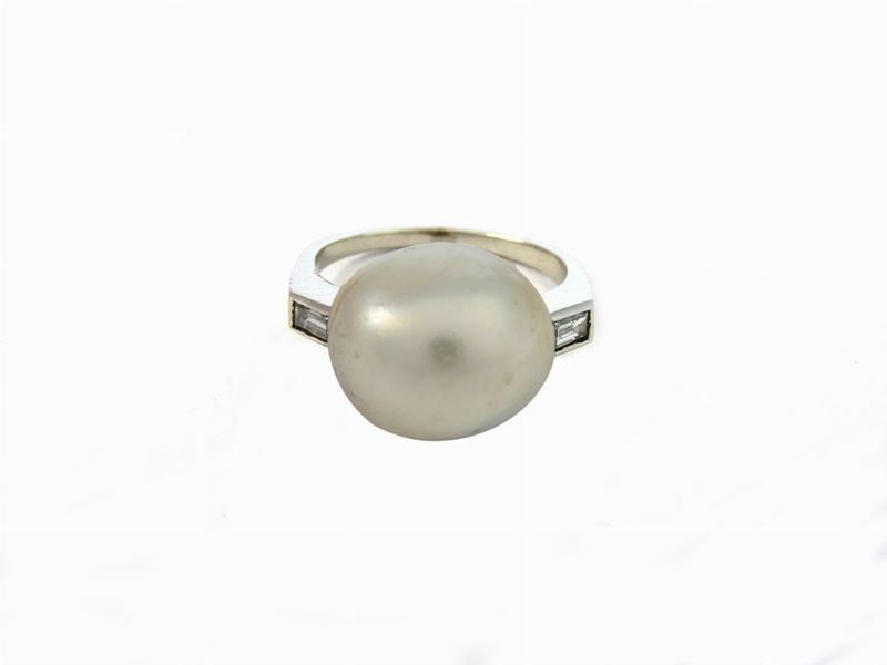 Anello in Oro Bianco con Perla Barocca Naturale