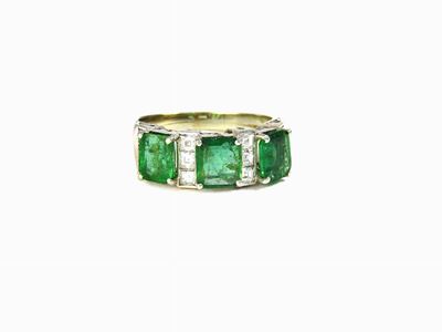 Anello in Oro Bianco, Diamanti e Smeraldi