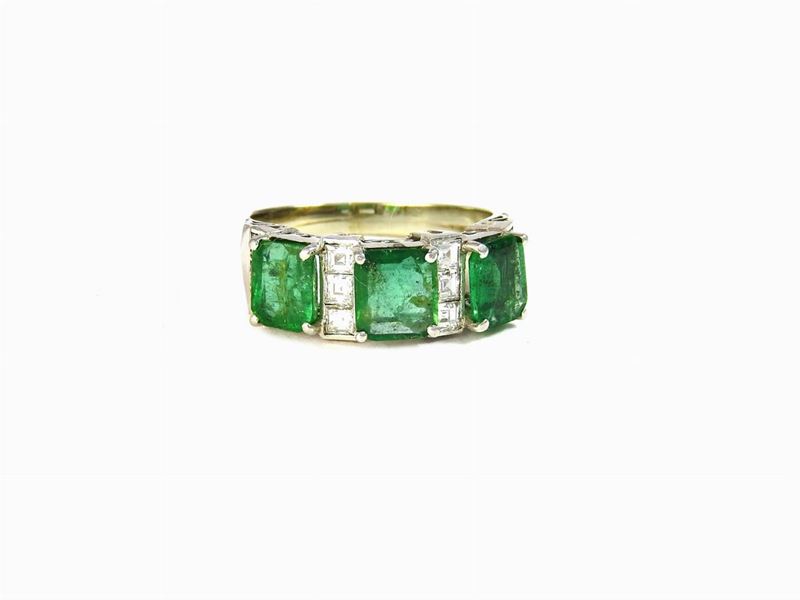 Anello in Oro Bianco, Diamanti e Smeraldi
