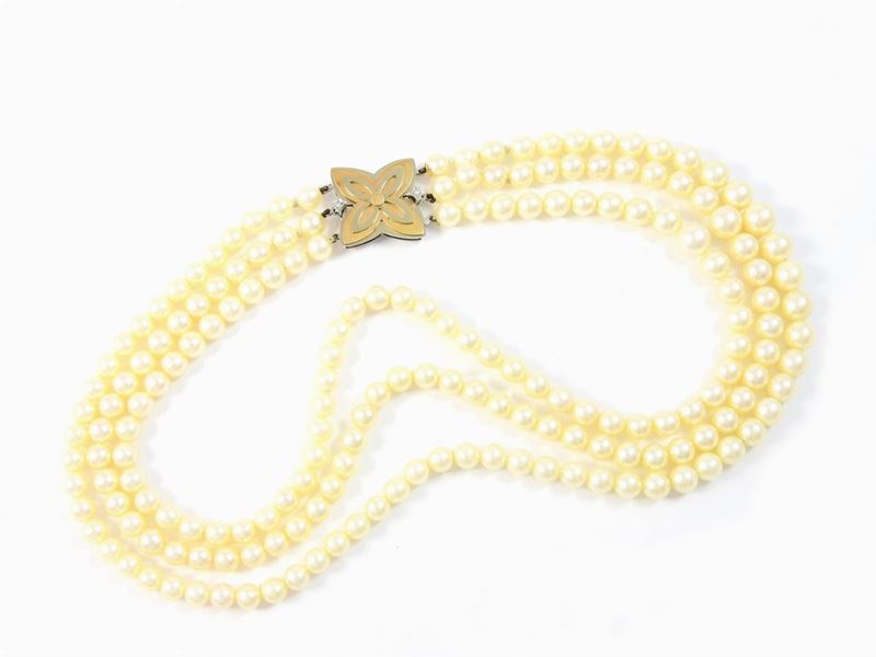 Collana Scalare a Tre Fili di Perle Akoya