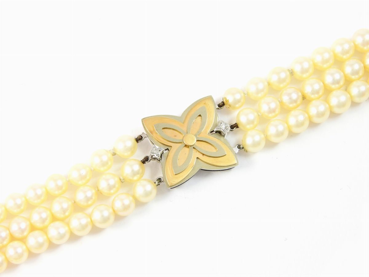 Collana Scalare a Tre Fili di Perle Akoya