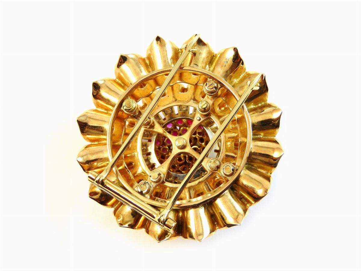 Spilla Floreale in Oro Giallo 14 Kt, Diamanti e Rubini