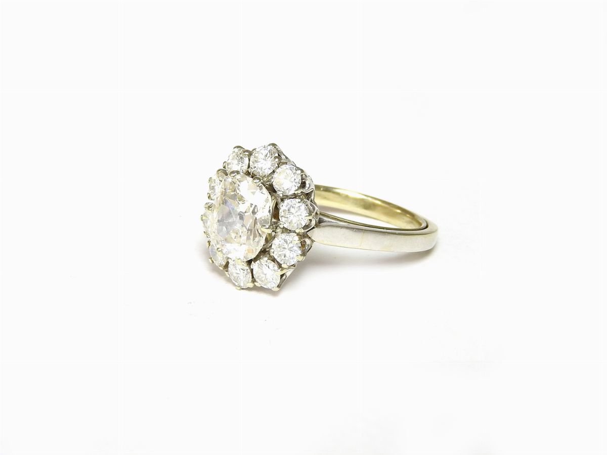 Anello a Margherita in Oro Bianco e Diamanti