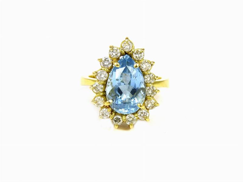 Anello a Margherita in Oro Giallo con Acquamarina e Diamanti