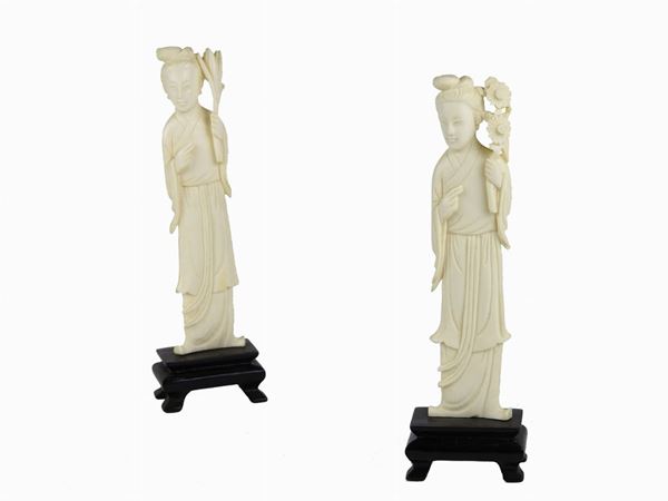 Pair of Carved Ivory Figures  (China, late 19th Century)  - Auction Modern and Contemporary Art - IV - Maison Bibelot - Casa d'Aste Firenze - Milano