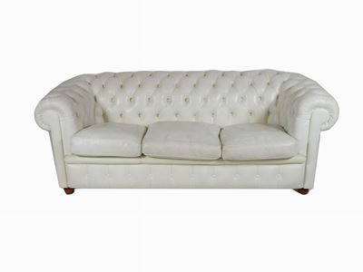 Divano a Tre Posti Chesterfield in Pelle Bianca