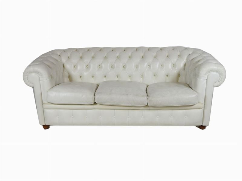 Divano a Tre Posti Chesterfield in Pelle Bianca