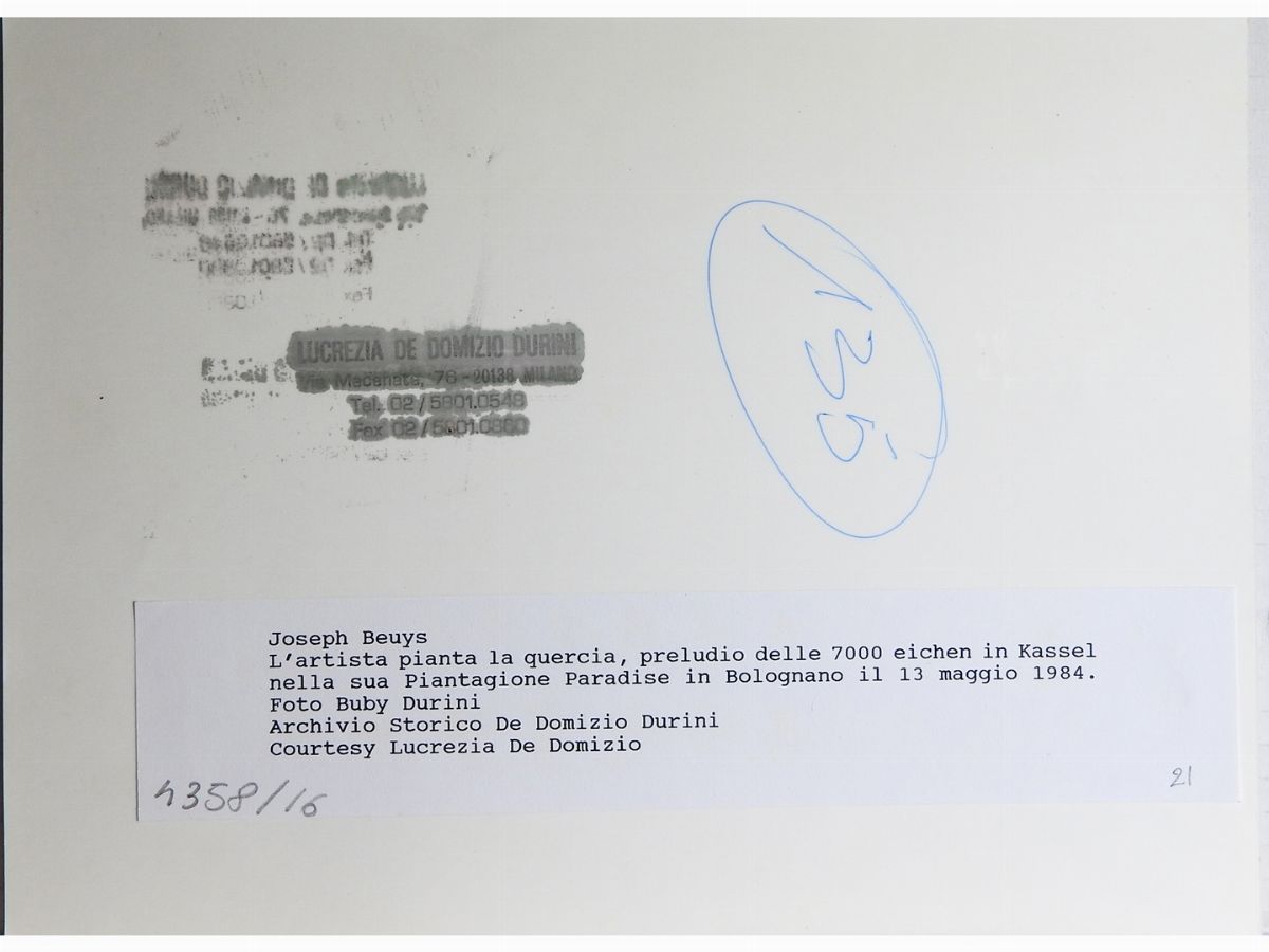 Joseph Beuys - L'artista Pianta la Quercia - Piantagione Paradise in Bolognano Pescara 1984