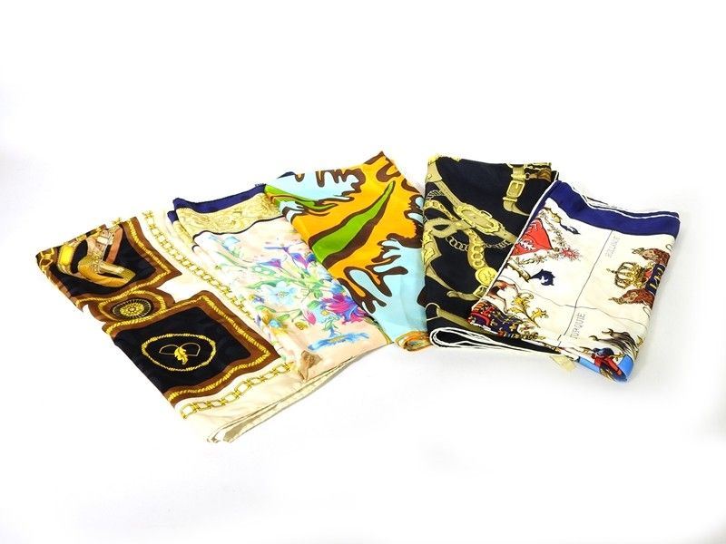 Lotto di Cinque Foulard in Seta di Varie Fantasia