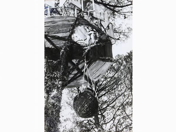 Franco Pinna : Sandra Milo on the set of Giulietta degli Spiriti 1965  ((1925-1978))  - Auction A Trip into Photography: Ghirri, Berengo-Gardin, Giacomelli, Vasiliev, Salgado… - Maison Bibelot - Casa d'Aste Firenze - Milano