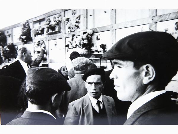 Calogero Cascio : Corleone, cimitero 1970  ((1930-2015))  - Asta Un viaggio nella Fotografia d'autore - Maison Bibelot - Casa d'Aste Firenze - Milano