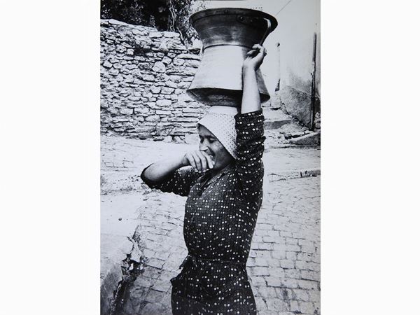 Antonio Sansone : Ritratto di donna 1970 circa  - Auction A Trip into Photography: Ghirri, Berengo-Gardin, Giacomelli, Vasiliev, Salgado… - Maison Bibelot - Casa d'Aste Firenze - Milano