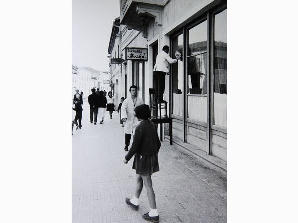 Antonio Sansone : Strada di Scutari 1970 circa  - Auction A Trip into Photography: Ghirri, Berengo-Gardin, Giacomelli, Vasiliev, Salgado… - Maison Bibelot - Casa d'Aste Firenze - Milano