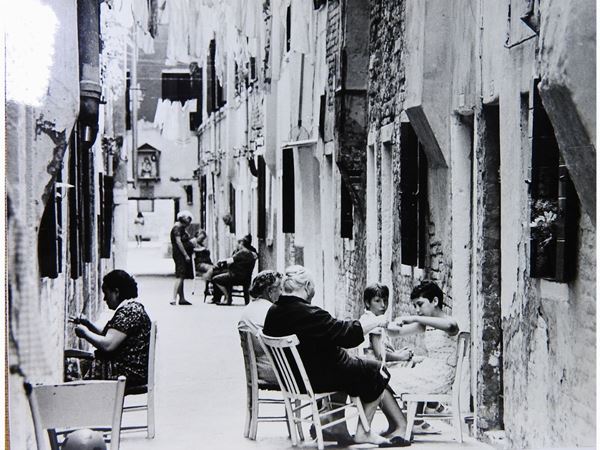 Gianni Berengo Gardin : Sestriere di Castello, Venezia 1979  - Asta Un viaggio nella Fotografia d'autore - Maison Bibelot - Casa d'Aste Firenze - Milano