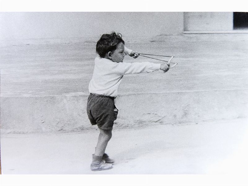 Mario Dondero - Bambino con Fionda 1977
