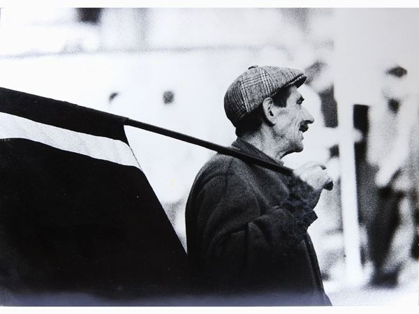 Giancarlo De Bellis : Manifestazione dell'edilizia 1975  ((1941-2013))  - Asta Un viaggio nella Fotografia d'autore - Maison Bibelot - Casa d'Aste Firenze - Milano
