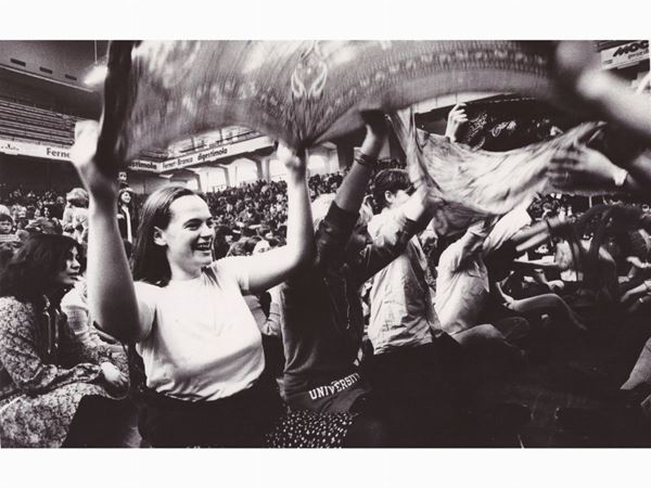 Marzia Malli : Festa delle donne organizzata da Radio Popolare 1977  - Asta Fotografie del Novecento - Maison Bibelot - Casa d'Aste Firenze - Milano