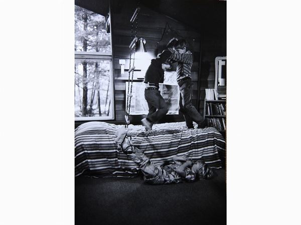 Wayne Miller : Giochi tra bambini 1974  ((1918-2013))  - Asta Un viaggio nella Fotografia d'autore - Maison Bibelot - Casa d'Aste Firenze - Milano