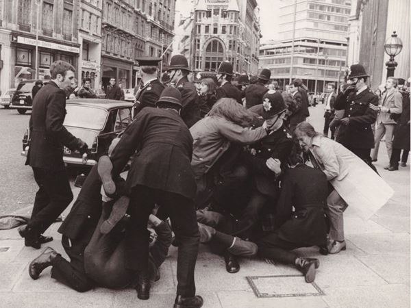(1927) Keyston Press Acency - Police clash with militant demostrators 1970