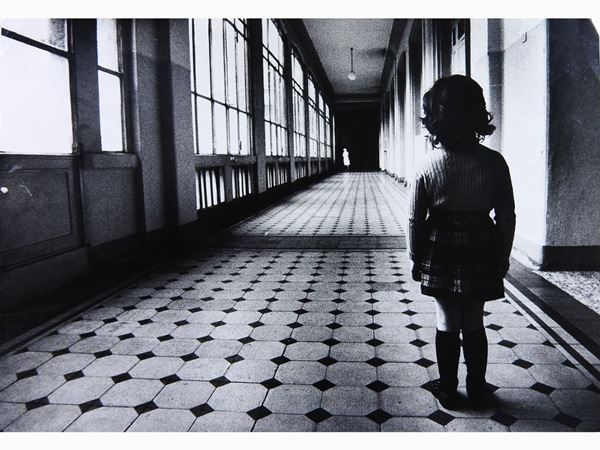 Aldo Bonasia - Bambina nel corridoio 1976