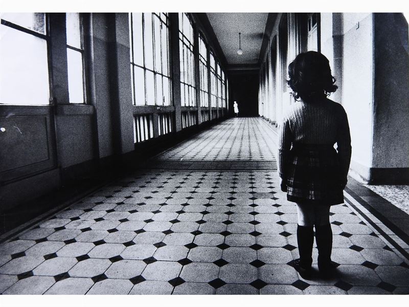 Aldo Bonasia - Bambina nel Corridoio 1976
