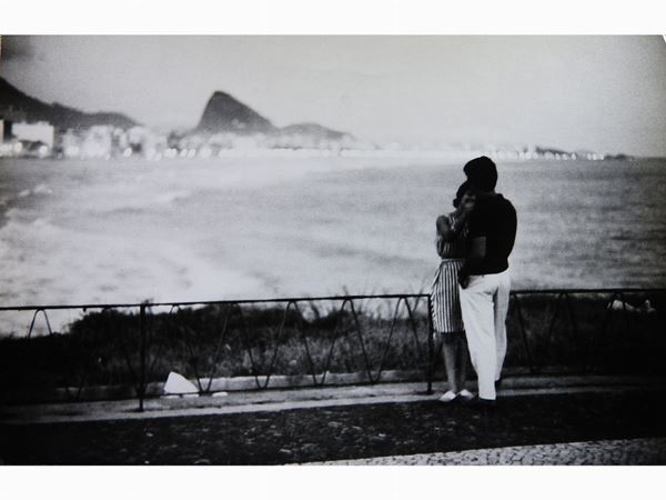 Calogero Cascio : Coppia a Rio de Janeiro 1978  ((1930-2015))  - Auction A Trip into Photography: Ghirri, Berengo-Gardin, Giacomelli, Vasiliev, Salgado… - Maison Bibelot - Casa d'Aste Firenze - Milano