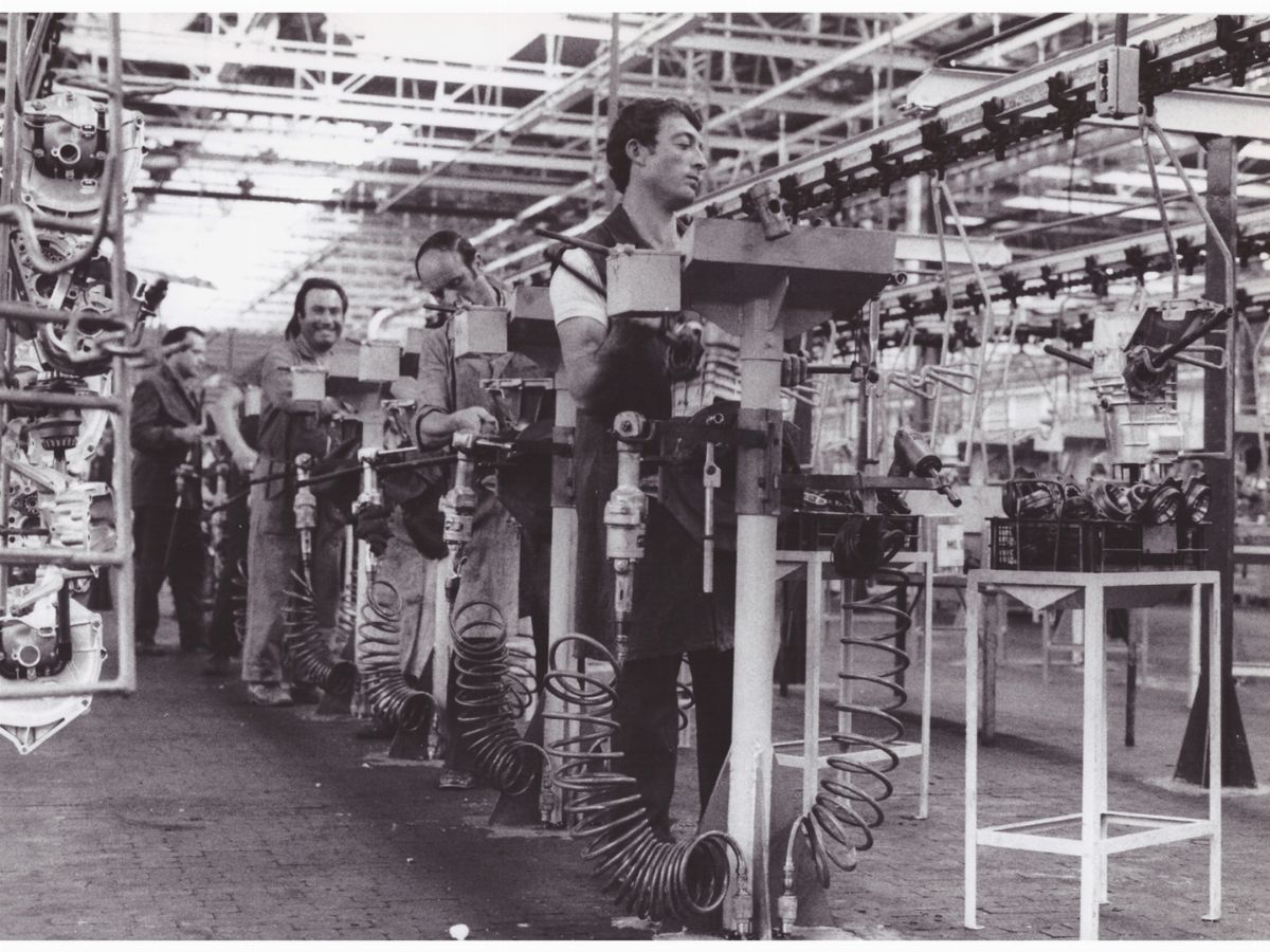 Operai a Lavoro nello Stabilimento Fiat, Termoli 1981