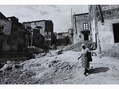 Donna a Palma di Montichiaro, Agrigento 1970 Circa