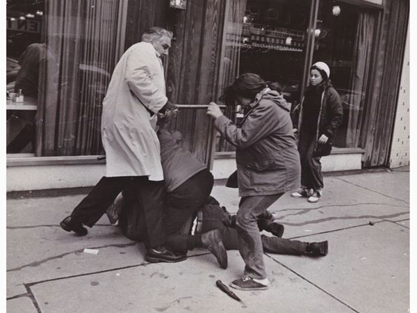 (1935) Black Star Publishing Company - Aggressione in strada, U.S.A. 1972