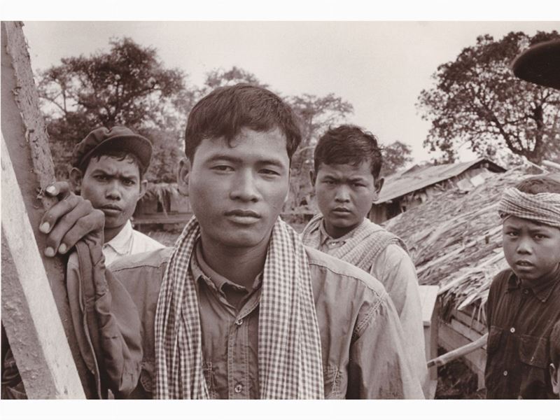 Gunnar Bergstrom - Ritratto di Uomini in un Villaggio, Cambogia 1979