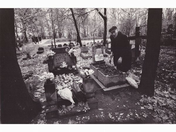 Mark Marian Schmidt : Cimitero a Varsavia 1978  - Asta Un viaggio nella Fotografia d'autore - Maison Bibelot - Casa d'Aste Firenze - Milano