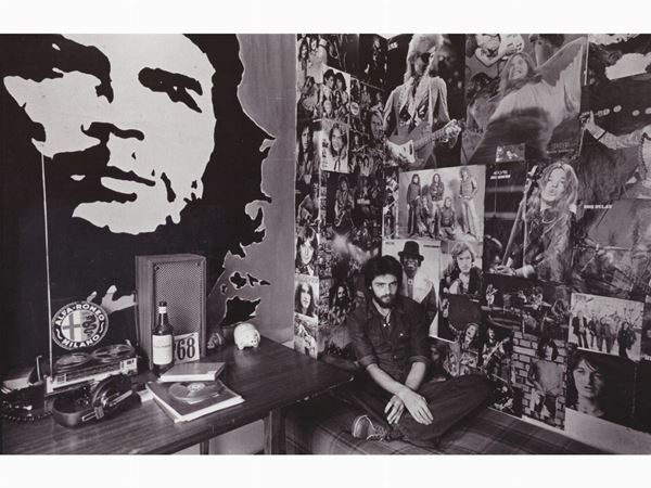Mark Marian Schmidt : Studente polacco nella sua camera 1978  - Asta Un viaggio nella Fotografia d'autore - Maison Bibelot - Casa d'Aste Firenze - Milano