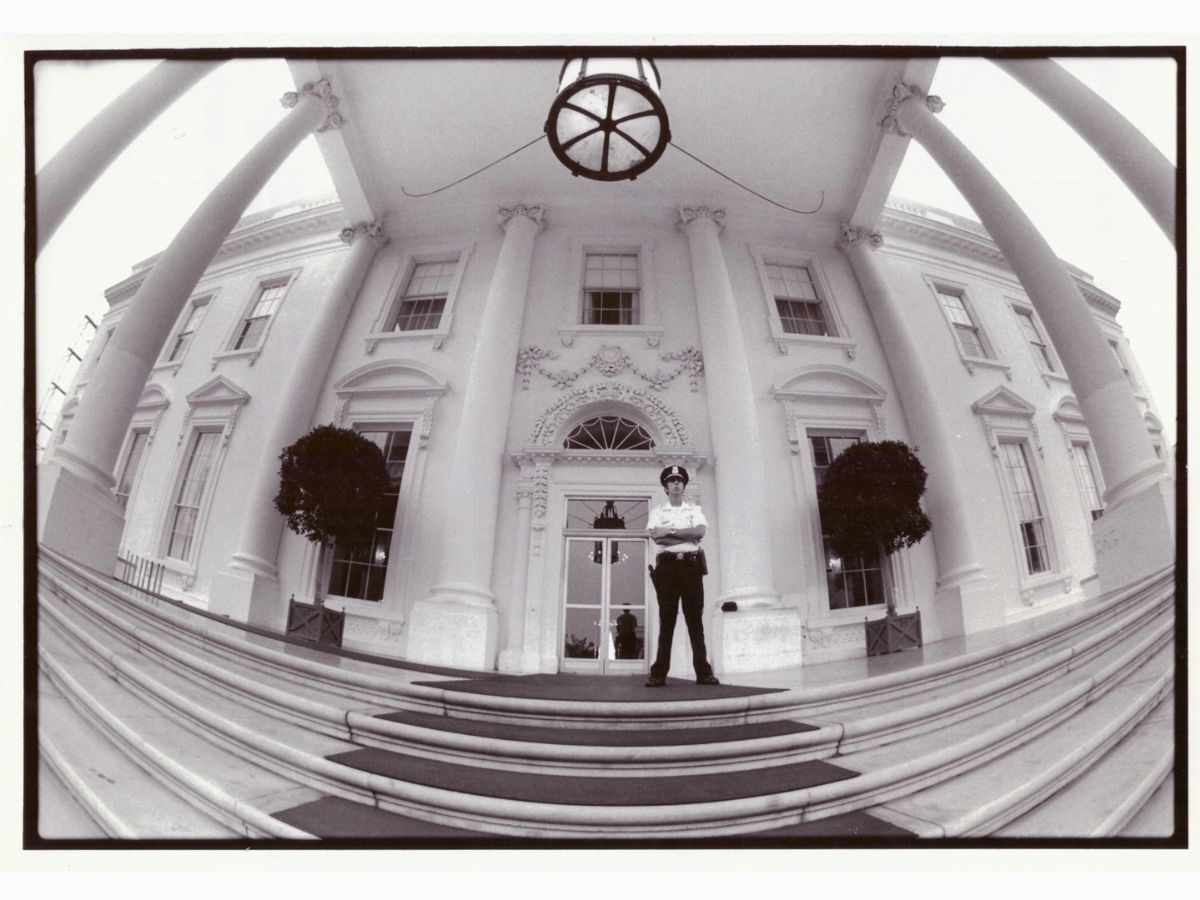 David Burnett - Entrance To The White House, Washington, U.s.a.