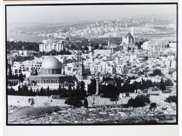 Alon Reininger : Jerusalem - Gilo neighborhood 1980  - Asta Un viaggio nella Fotografia d'autore - Maison Bibelot - Casa d'Aste Firenze - Milano