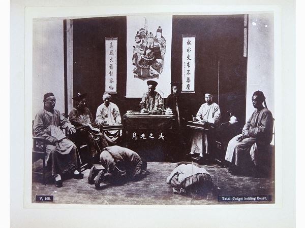 W. E. Sharp Anonimo e - China - Tatai (Judge) holding Court e The Ling-Che - Execution in China 1890 circa