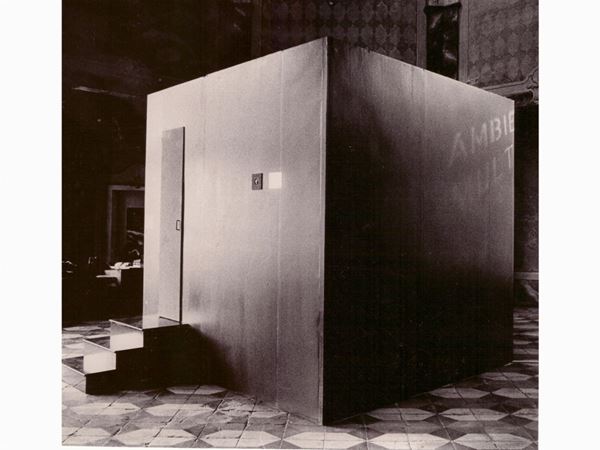 Franco Vaccari - Esposizione in tempo Reale n° 20 - Ambiente grigio multiuso, bellezza Divina 1987