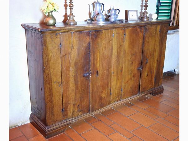 Walnut Cupboard  (17th Century)  - Auction An antique casale: Furniture and Collections - II - III - Maison Bibelot - Casa d'Aste Firenze - Milano