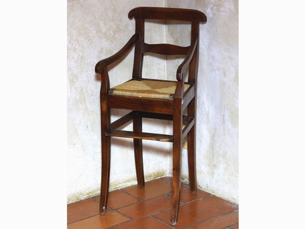 Walnut Children's Highchair  - Auction An antique casale: Furniture and Collections - I - II - Maison Bibelot - Casa d'Aste Firenze - Milano