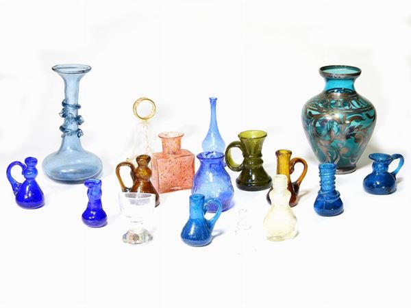 Collezione di oggetti in vetro  - Asta Un antico casale: arredi e collezioni - I - II - Maison Bibelot - Casa d'Aste Firenze - Milano