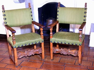 Coppia di Seggioloni in Noce