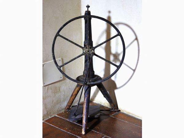 Ebonized Wooden Spinning Wheel
