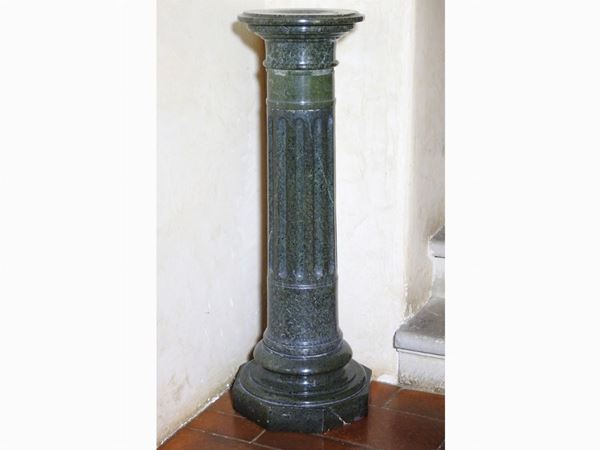 Green Porphiry Column  (19th Century)  - Auction An antique casale: Furniture and Collections - I - II - Maison Bibelot - Casa d'Aste Firenze - Milano