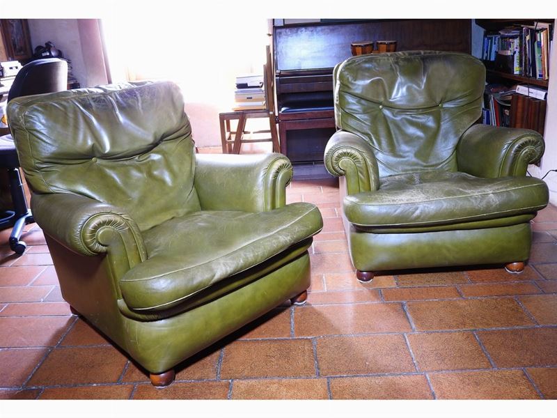 Coppia di Poltrone Imbottite e Rivestite in Pelle Verde