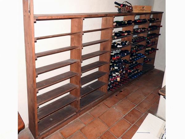 Cantinetta rustica porta vino in legno tenero  - Asta Un antico casale: arredi e collezioni - I - II - Maison Bibelot - Casa d'Aste Firenze - Milano