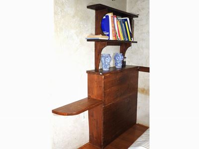 Stipo Rustico in Legno Tenero con Alzata