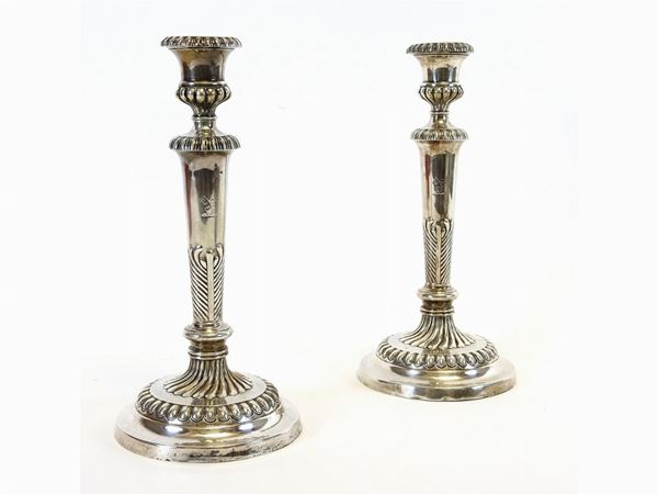 Coppia di candelieri in argento  (Londra, 1902)  - Asta Un antico casale: arredi e collezioni - II - III - Maison Bibelot - Casa d'Aste Firenze - Milano