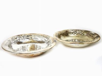 Coppia di Grandi Centrotavola in Argento Martellato